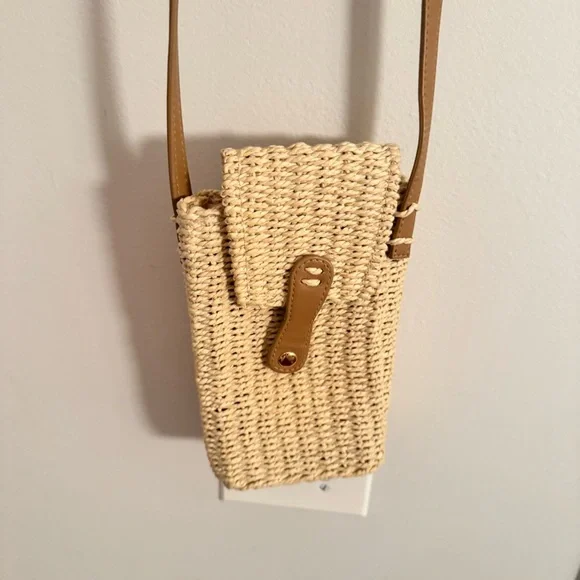 AERIE straw woven phone purse - Picture 5 of 6